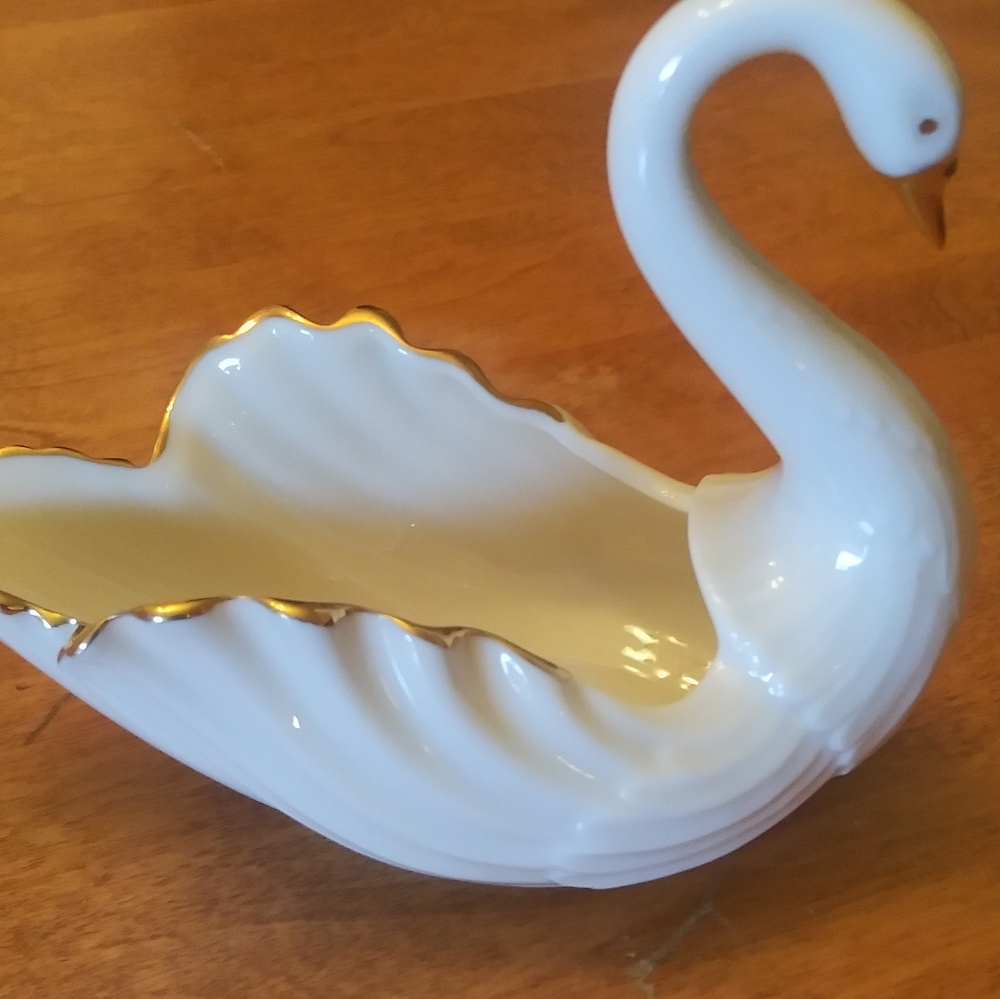 Lenox swan figurine